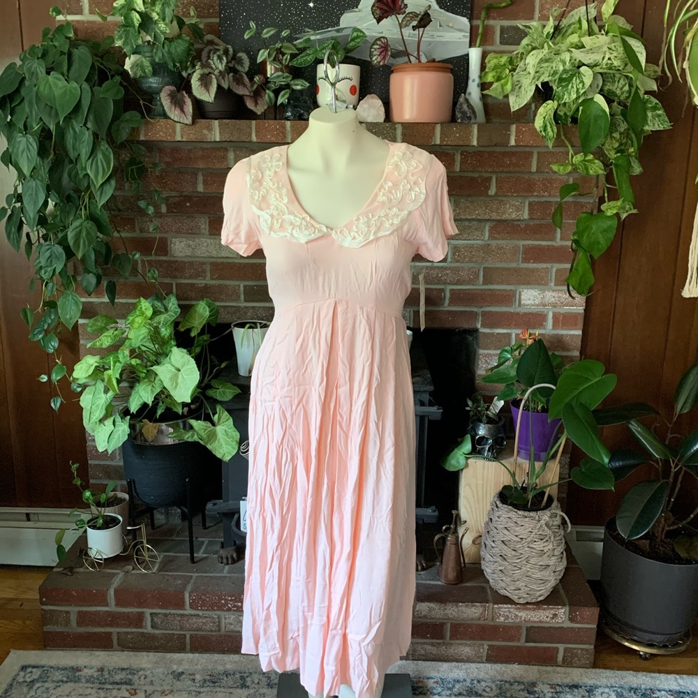 Vtg Cottagecore lace Peter Pan collar empire waist doll